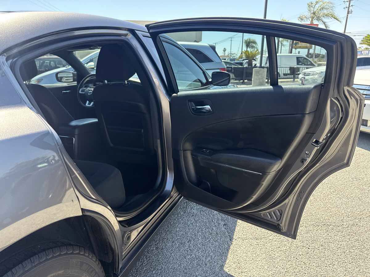 Used 2014 Dodge Charger SXT RWD image 18