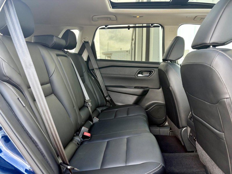 Used 2024 Nissan Rogue SL w/ SL Premium Package FWD image 11