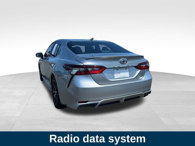Used 2022 Toyota Camry SE FWD image 3
