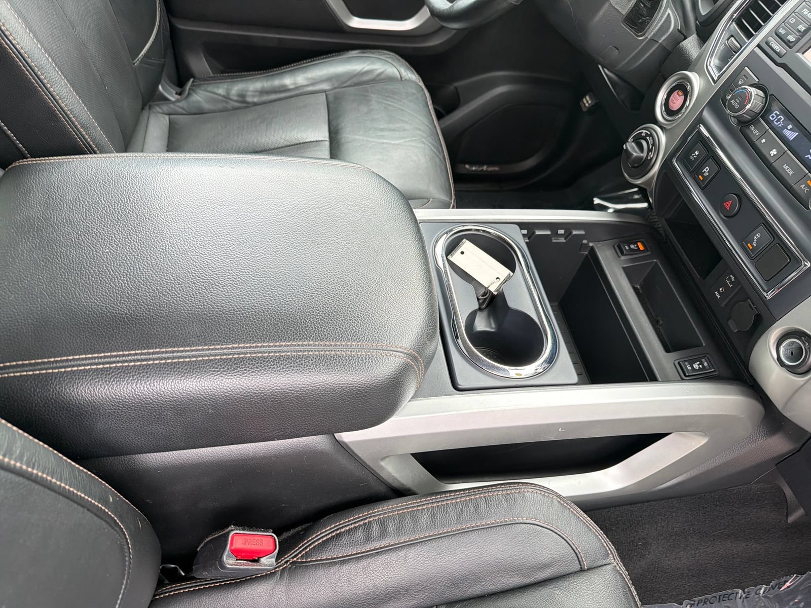 Used 2017 Nissan Titan SL AWD/4WD image 28