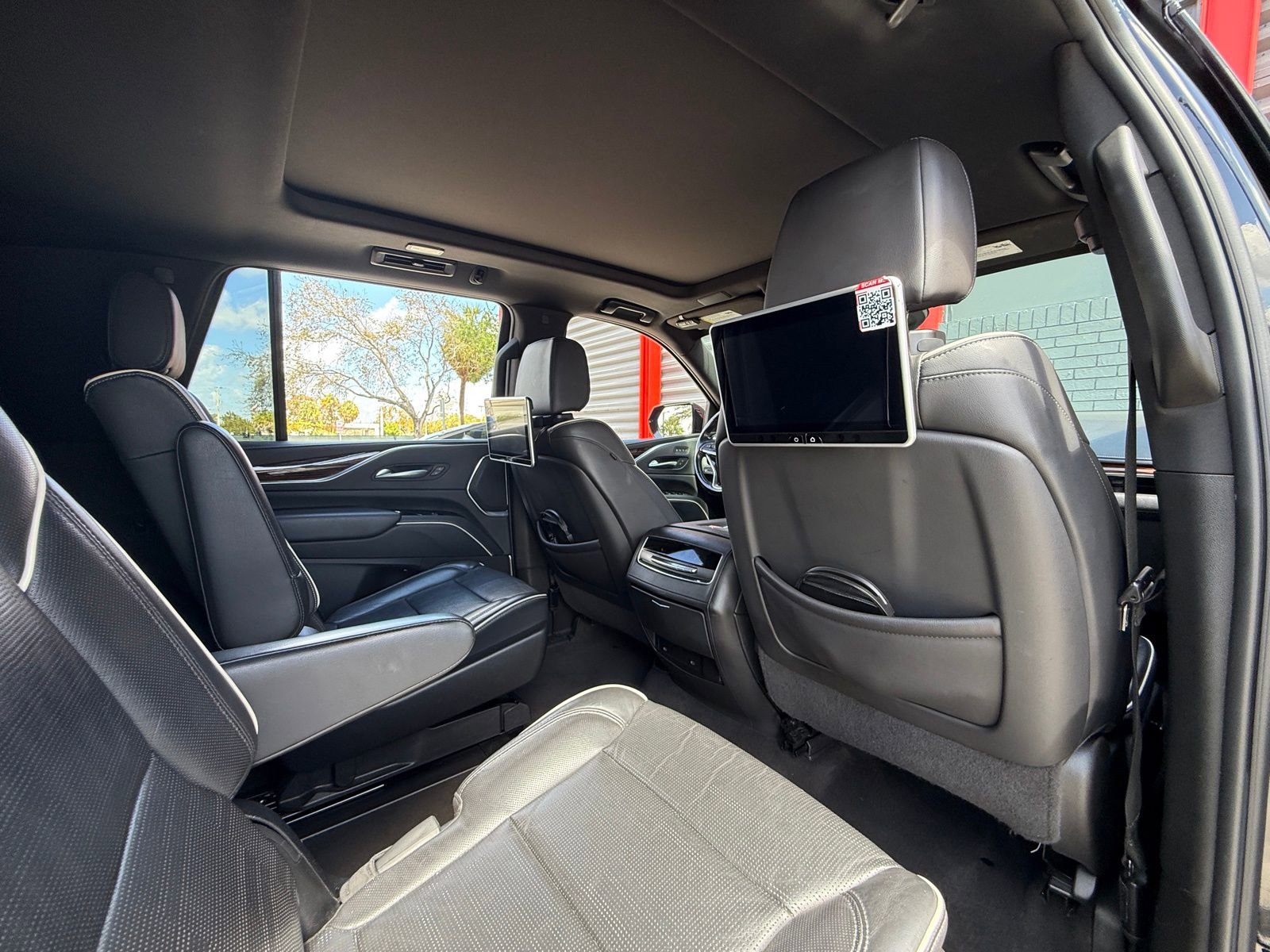 Used 2023 Cadillac Escalade Premium Luxury image 22
