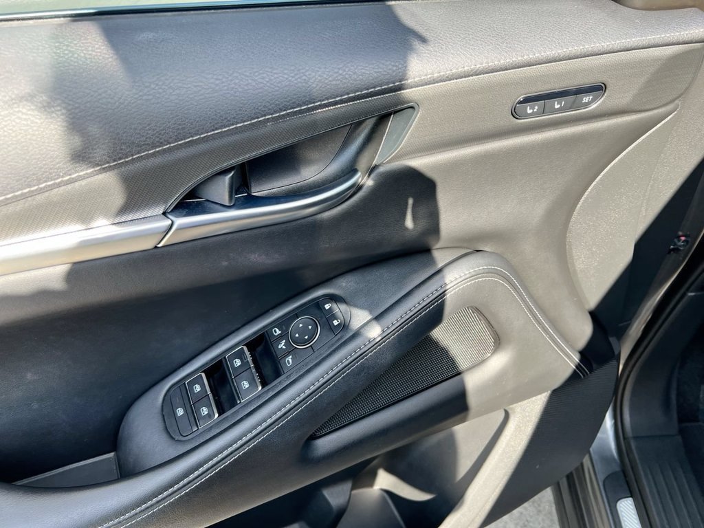 Used 2022 INFINITI QX60 Luxe w/ Cargo Package FWD image 11