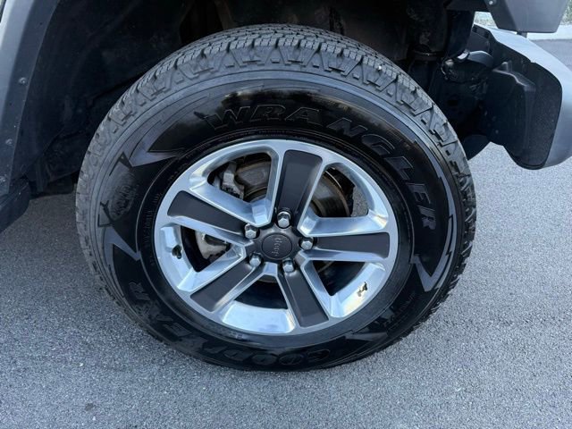 Used 2019 Jeep Wrangler Unlimited Sahara w/ Cold Weather Group image 31