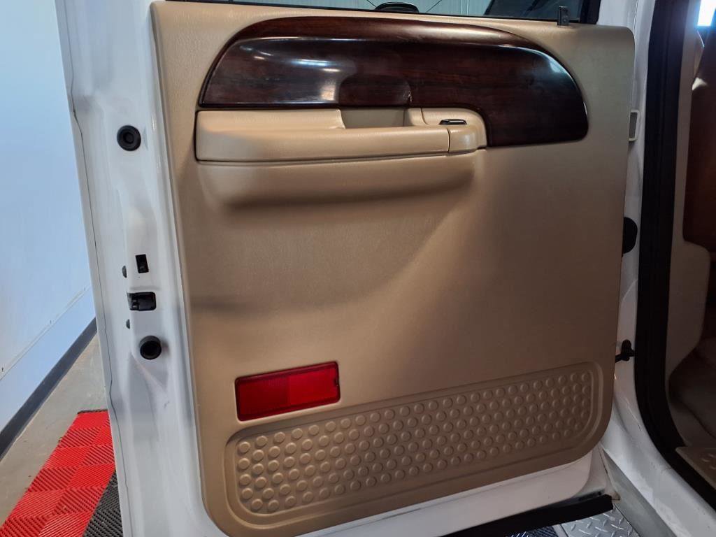 Used 2005 Ford F250 Lariat image 15