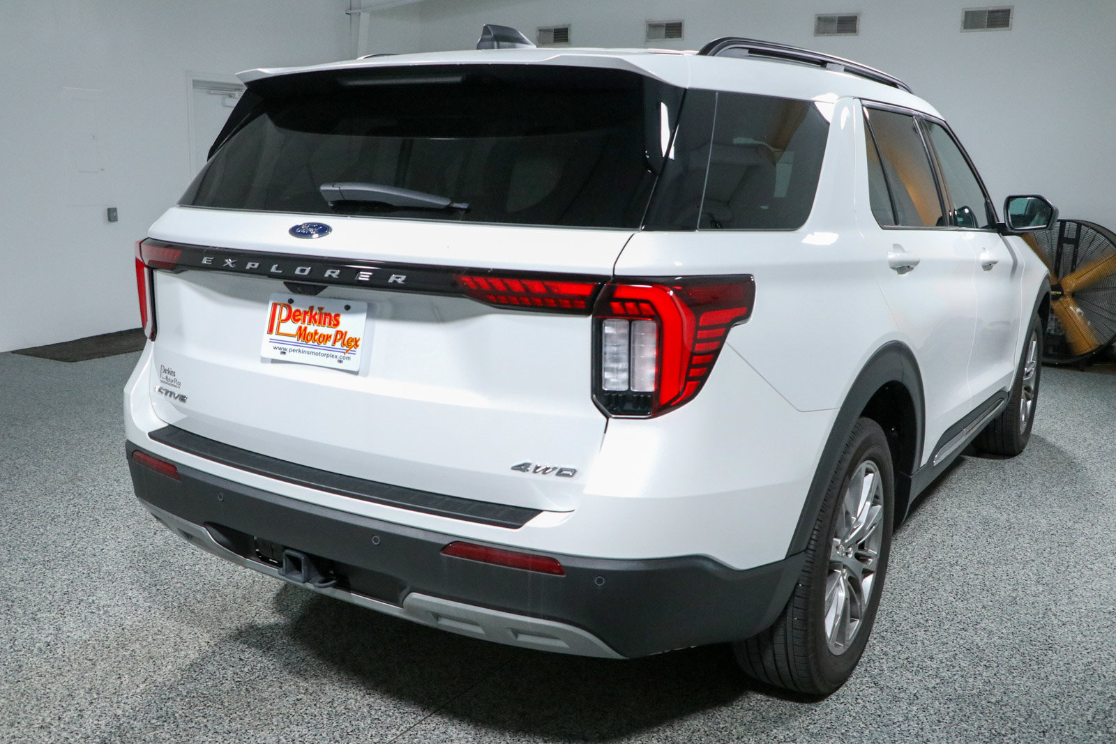 Used 2025 Ford Explorer Active w/ Active Comfort Package AWD/4WD image 7