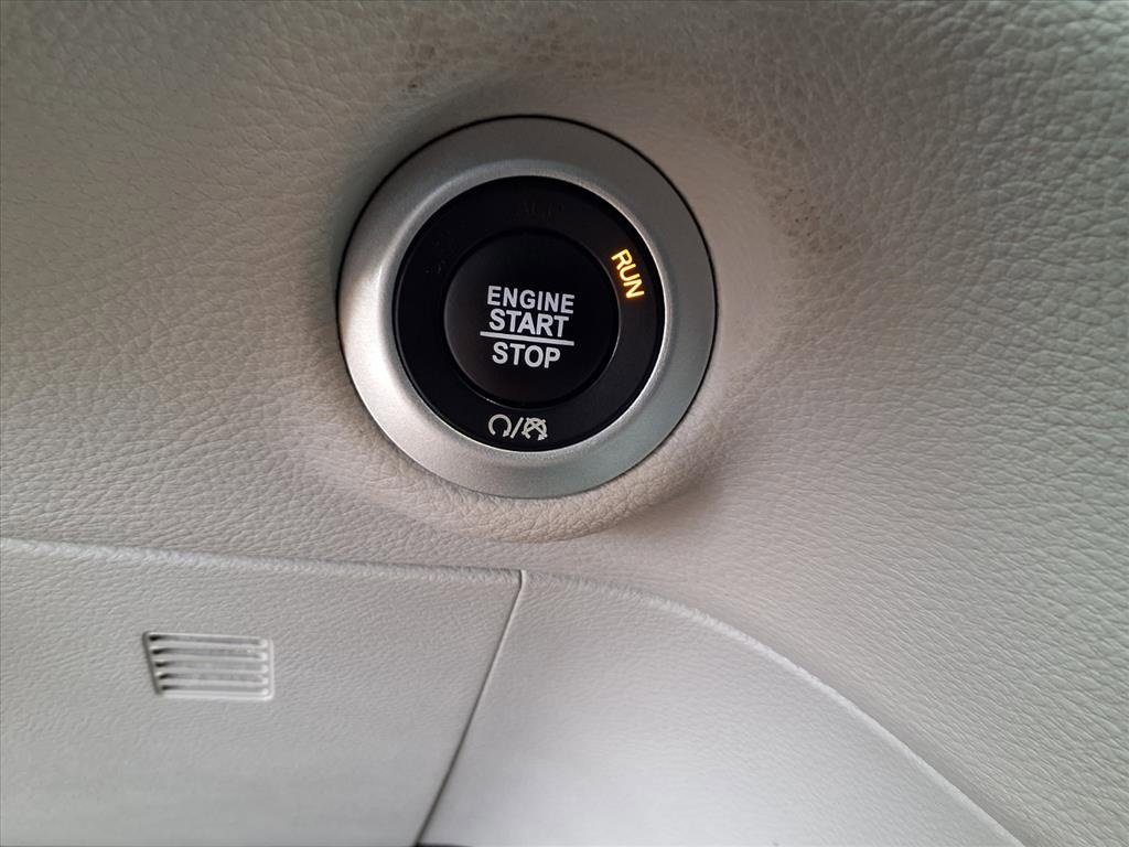 Used 2024 Chrysler Pacifica Select image 33