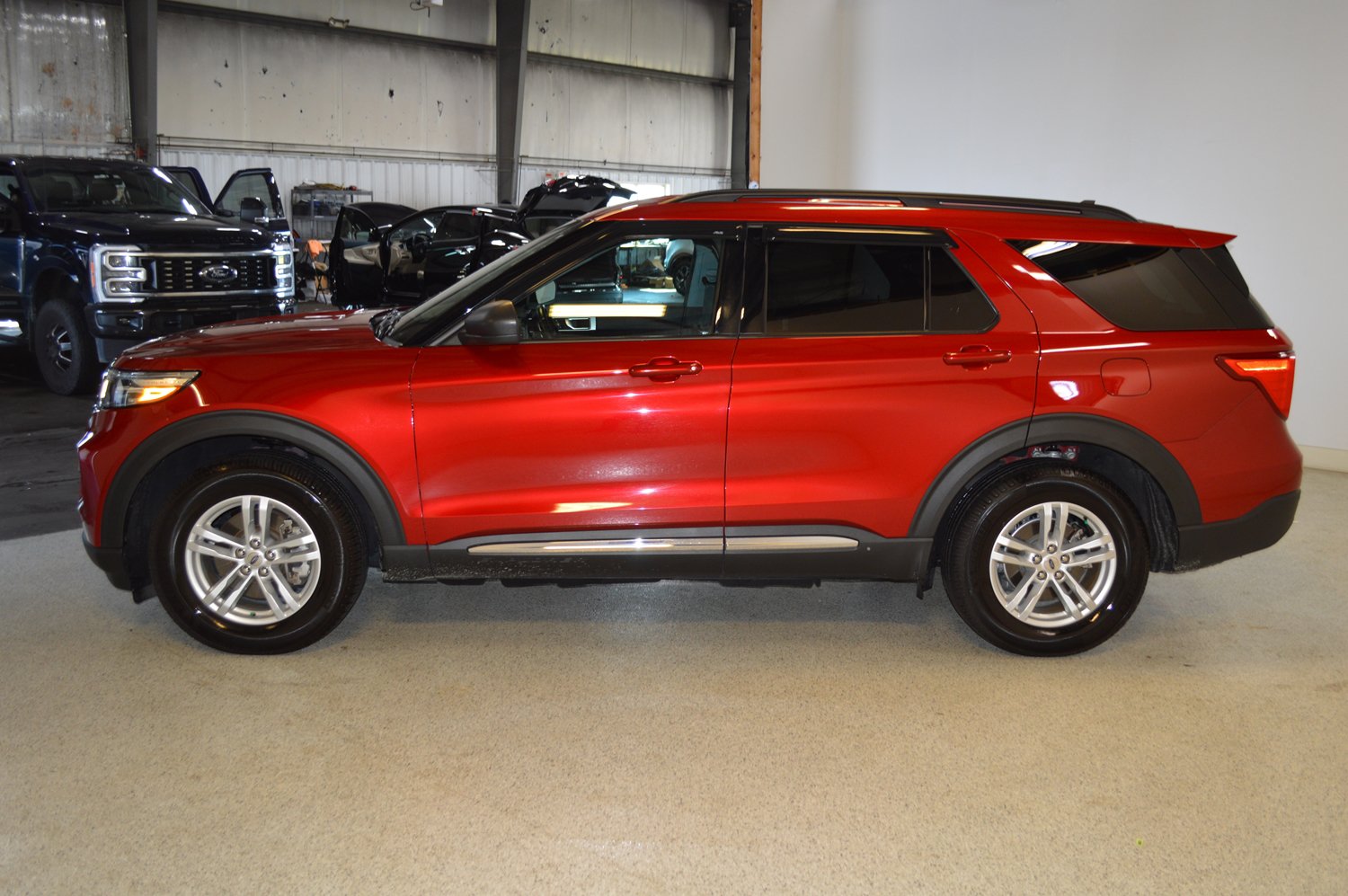 Used 2021 Ford Explorer XLT w/ Class III Trailer Tow Package AWD/4WD image 6