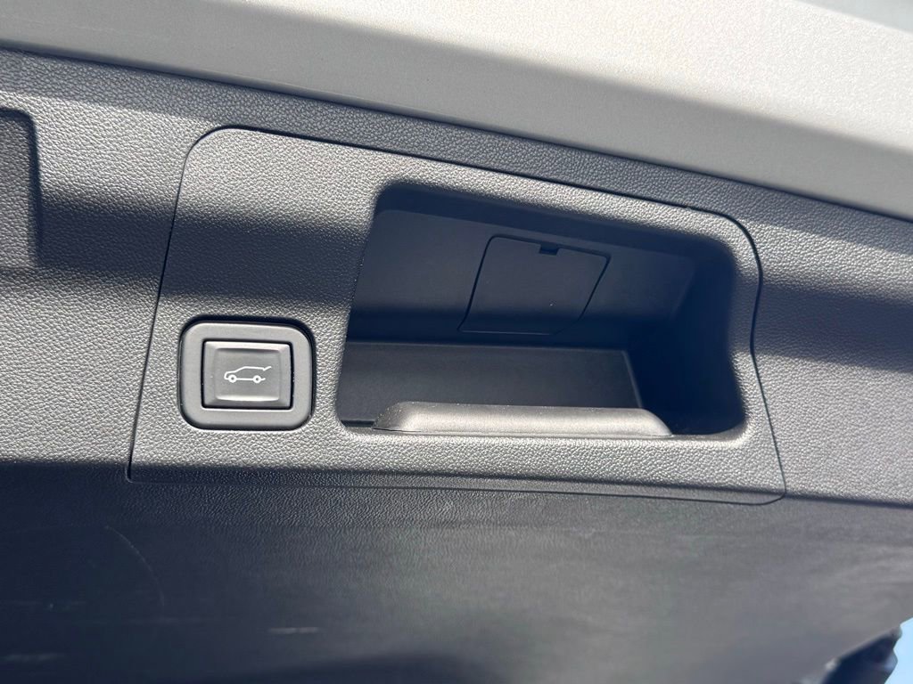 Used 2020 GMC Acadia SLT FWD image 23