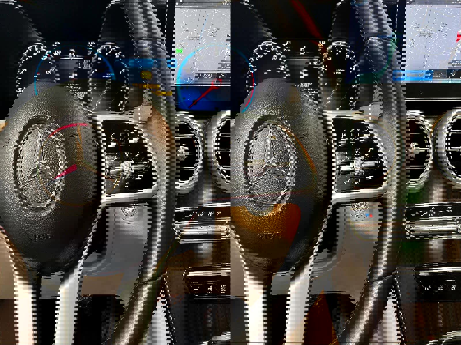 Used 2022 Mercedes-Benz GLC 300 4MATIC image 24