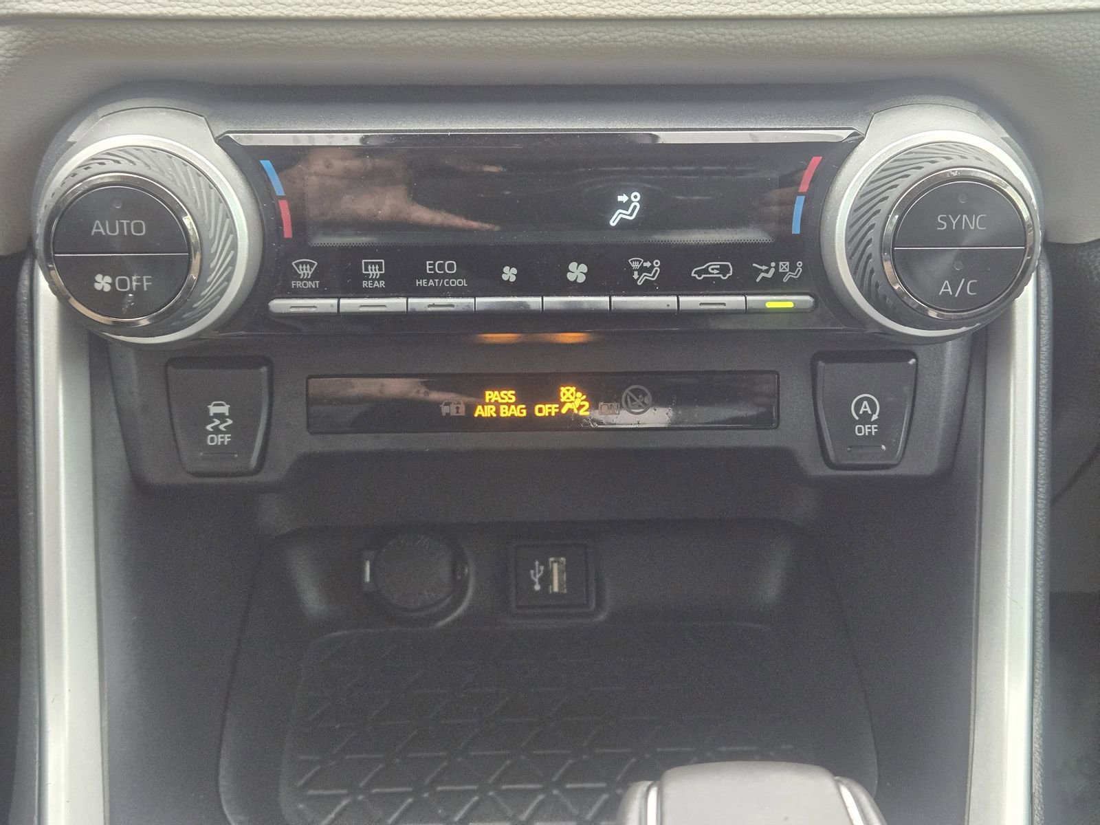 Used 2023 Toyota RAV4 XLE Premium image 20