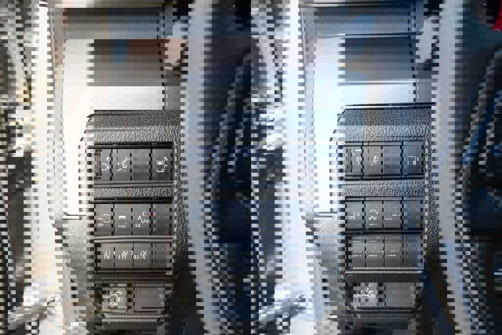 Used 2025 Toyota Tacoma TRD Sport w/ TRD Sport Upgrade Package image 31