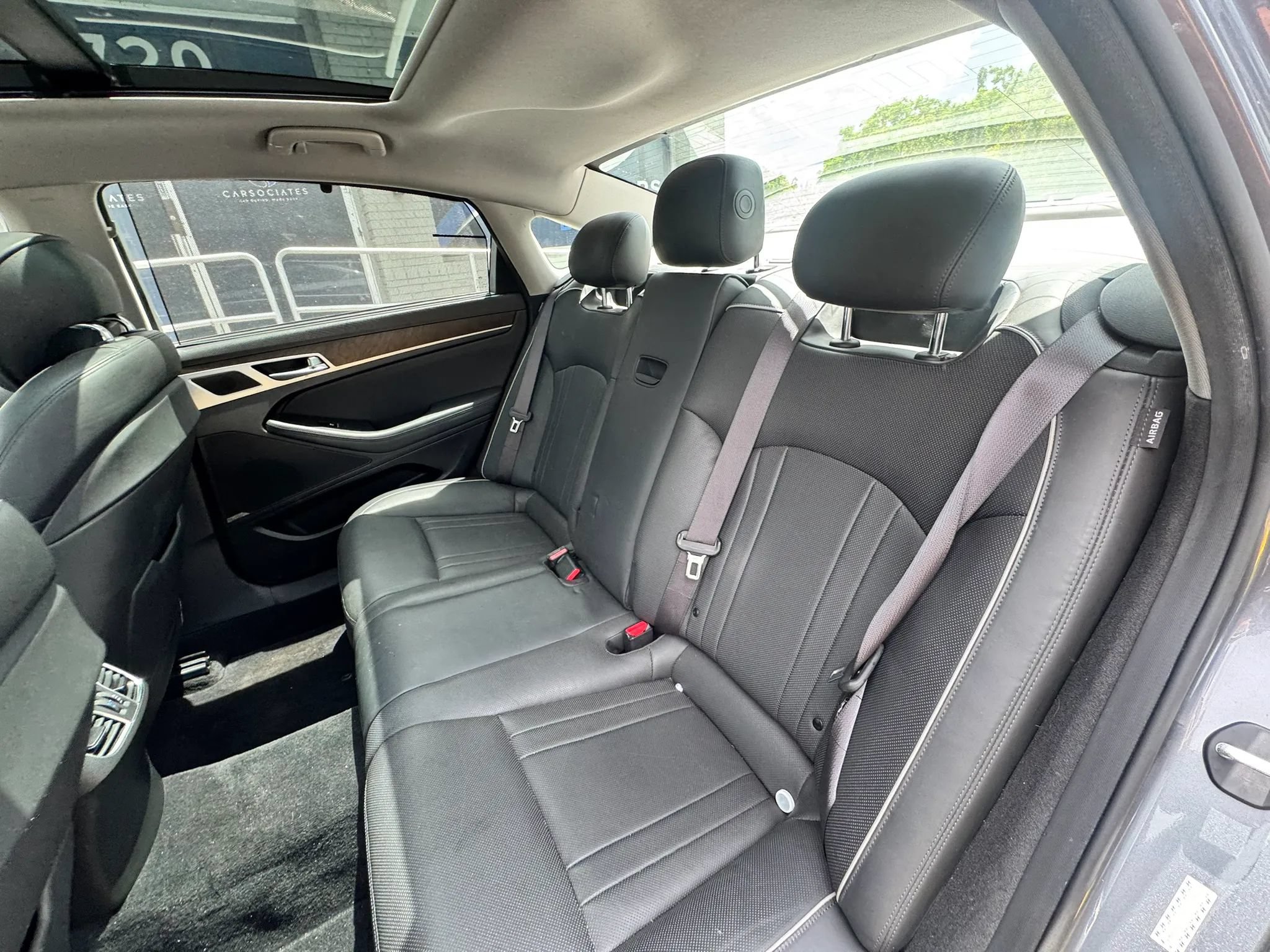 Used 2015 Hyundai Genesis 5.0 RWD image 16