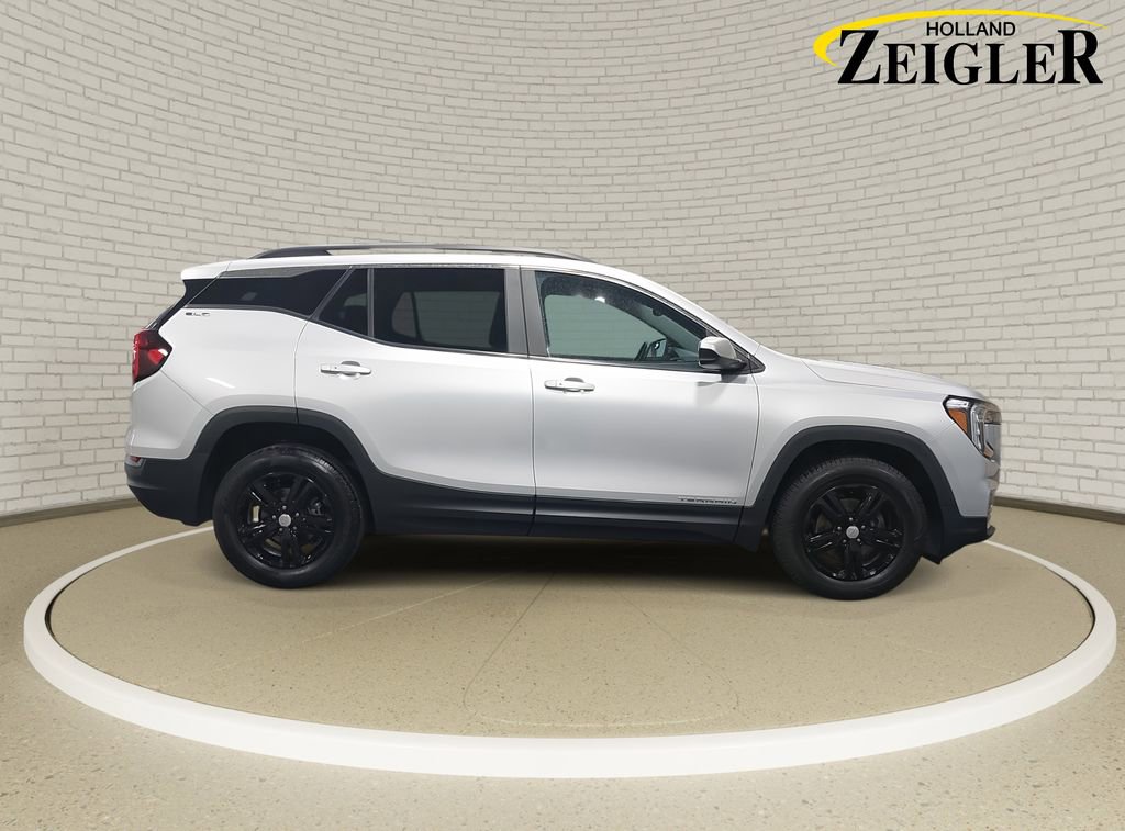 Used 2022 GMC Terrain SLE w/ Driver Convenience Package image 4