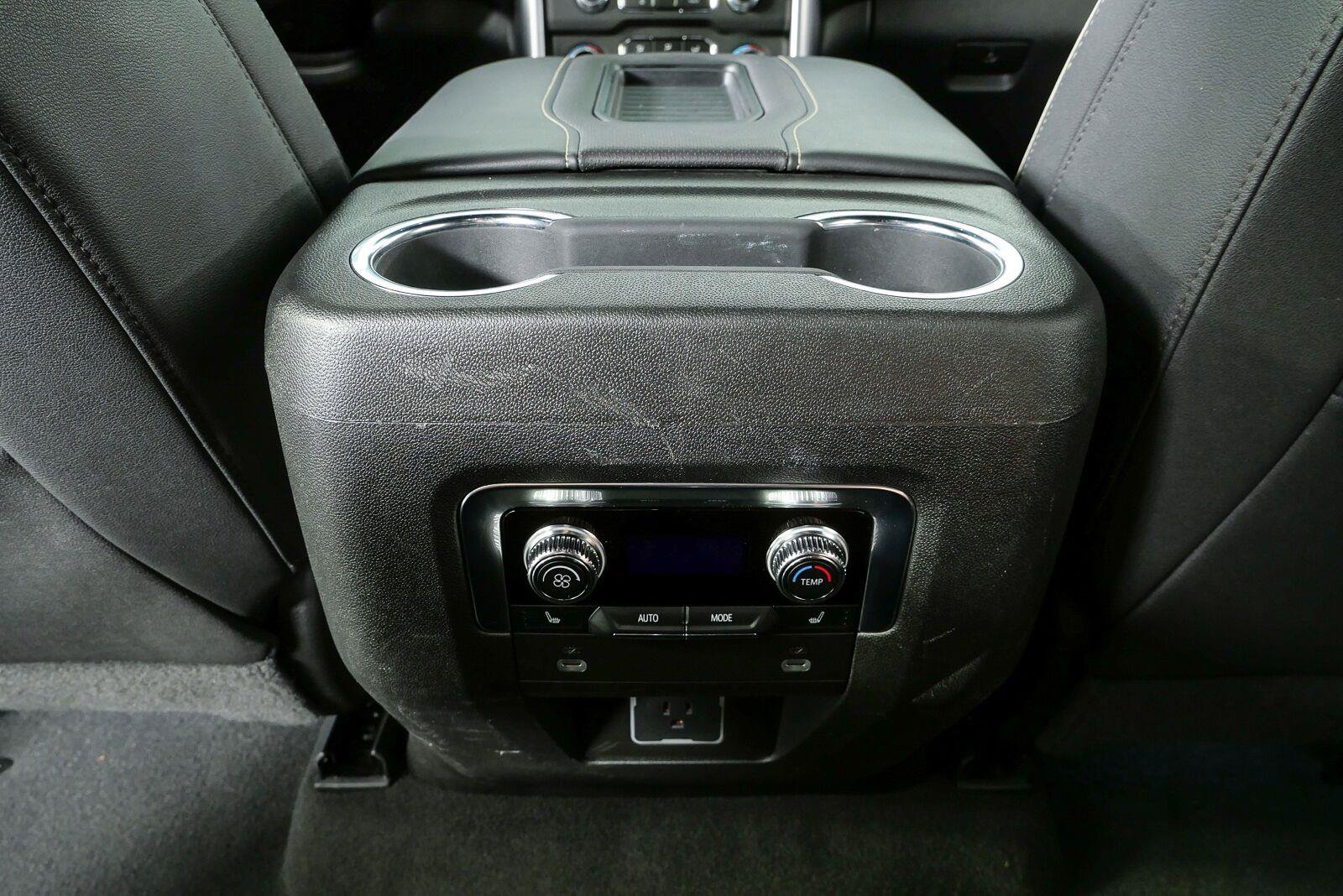 Used 2023 GMC Yukon XL SLT w/ SLT Luxury Package RWD image 7
