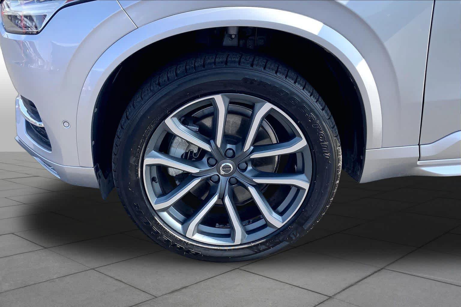 Used 2018 Volvo XC90 T5 Momentum w/ Convenience Package AWD/4WD image 11