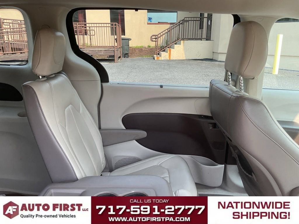 Used 2018 Chrysler Pacifica Touring-L w/ Advanced Safetytec Group FWD image 14