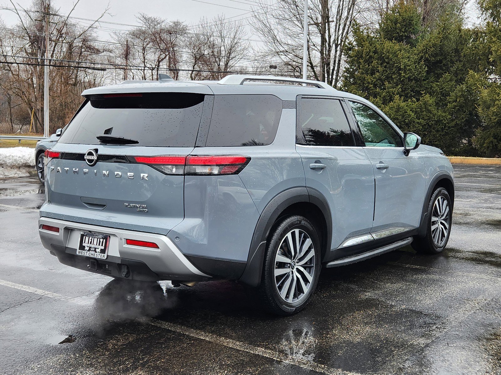 Used 2022 Nissan Pathfinder Platinum w/ Cargo Package image 4