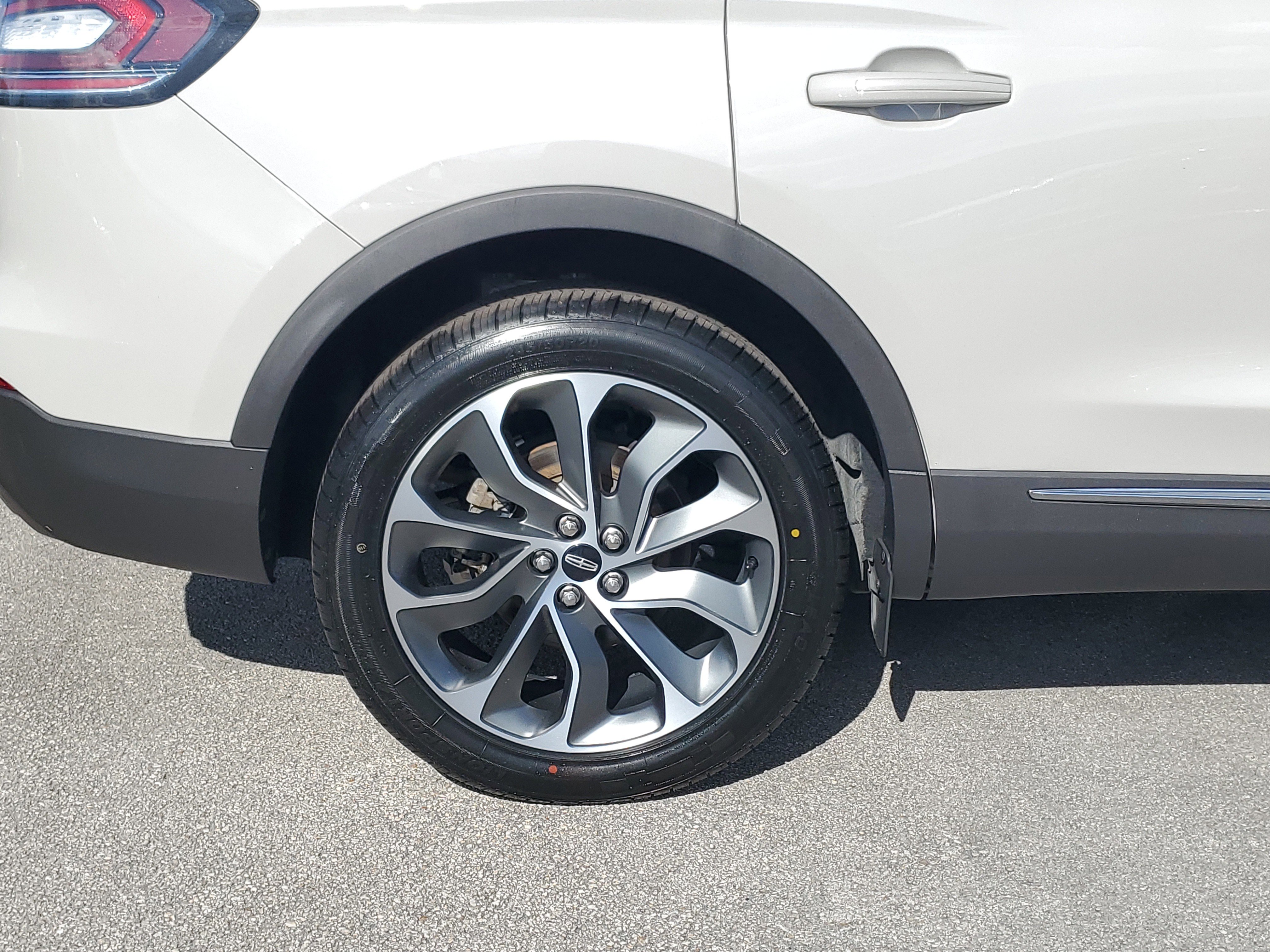 Certified 2022 Lincoln Nautilus Reserve image 7