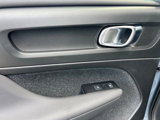 Used 2021 Volvo XC40 P8 Recharge w/ Advanced Package image 39