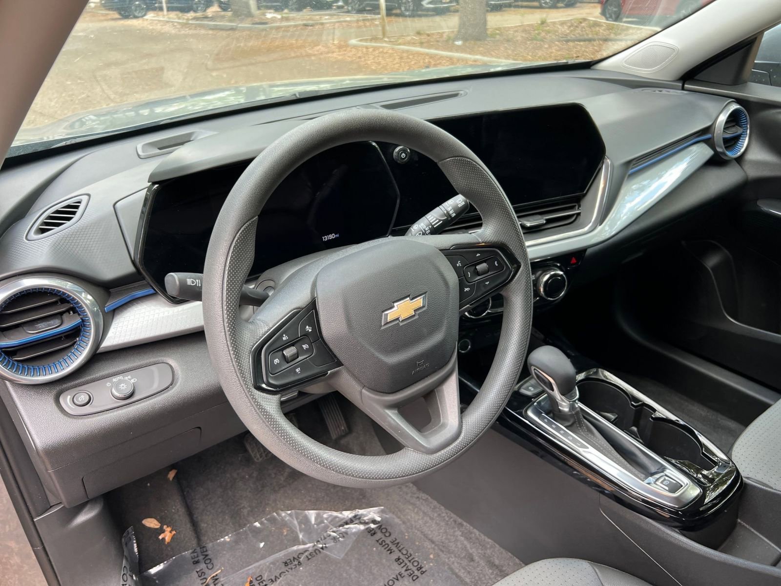 Used 2025 Chevrolet Trax LT w/ LT Convenience Package image 31