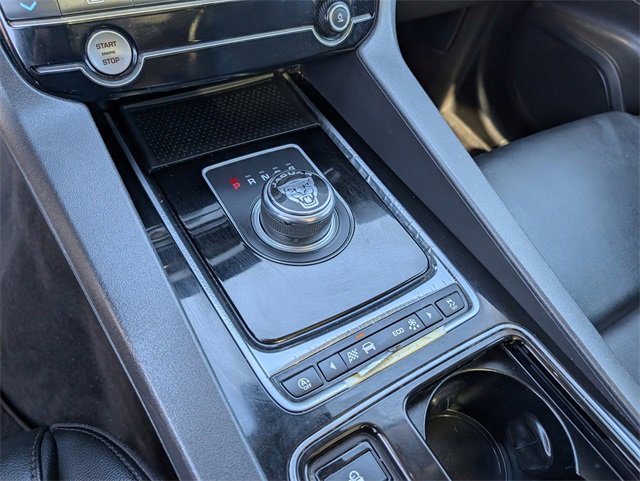 Used 2020 Jaguar F-PACE Premium image 11