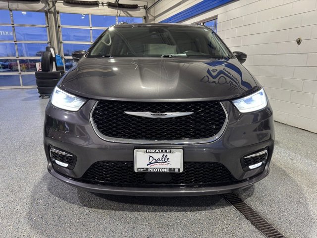 Used 2021 Chrysler Pacifica Touring-L image 3