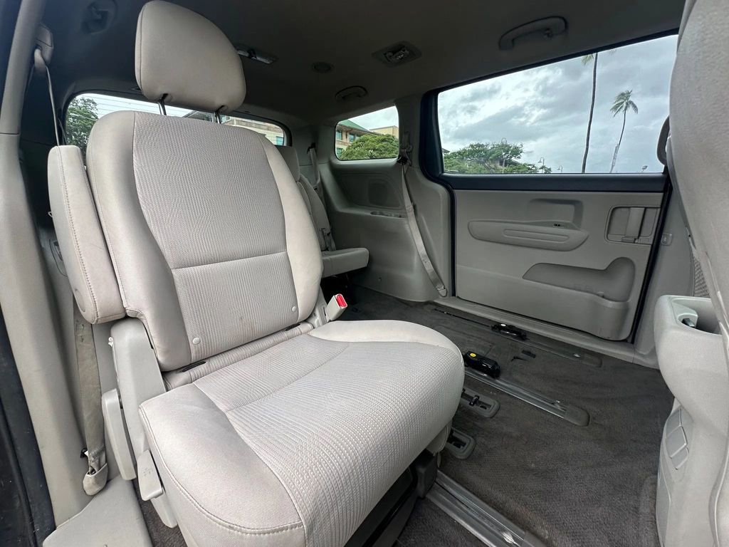 Used 2021 Kia Sedona LX image 12