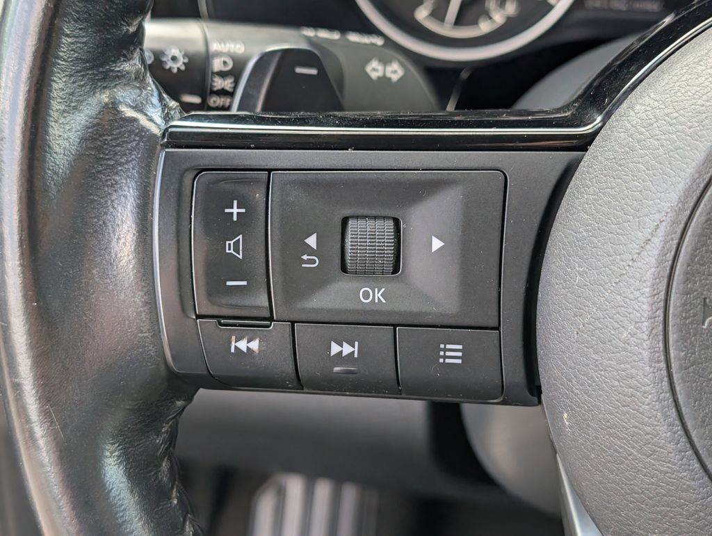 Used 2022 Nissan Pathfinder SV FWD image 19