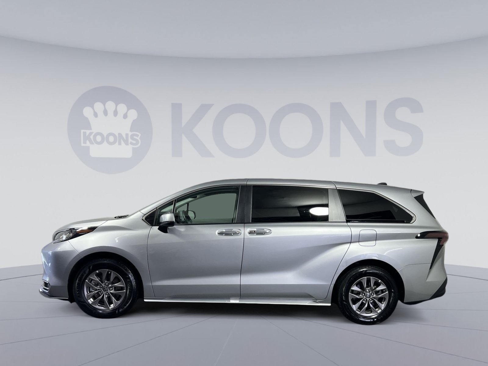 Used 2023 Toyota Sienna XLE AWD/4WD image 7
