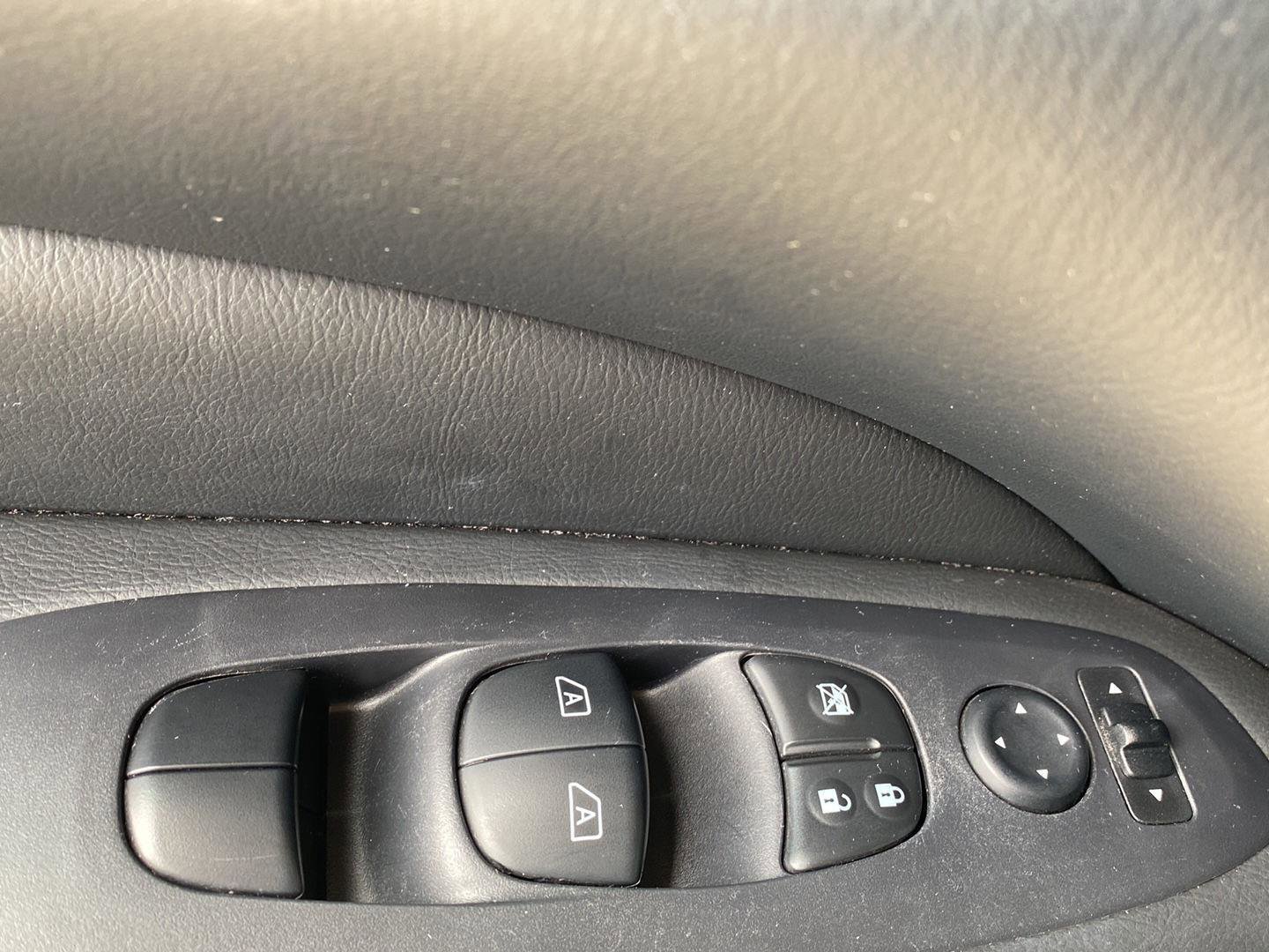 Used 2019 Nissan Pathfinder SL image 24