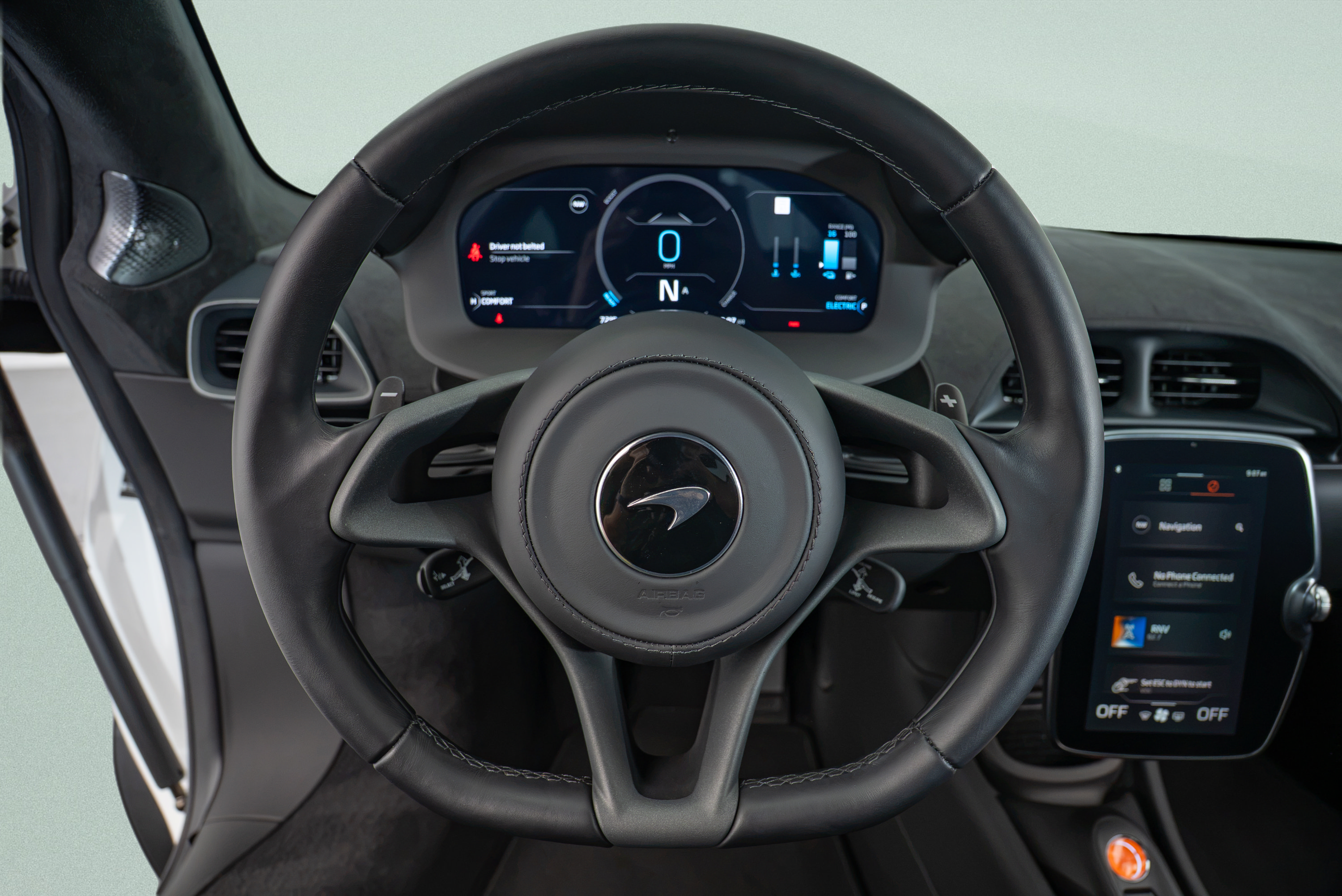 Used 2025 McLaren Artura RWD image 7