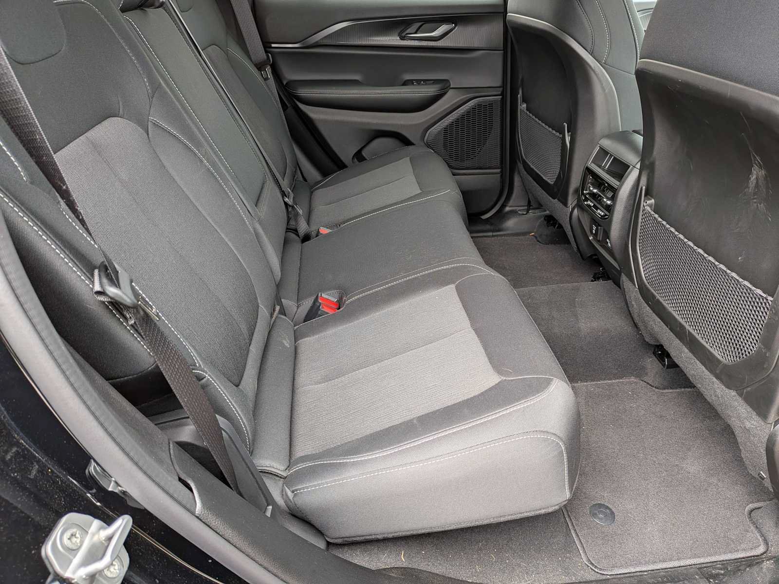 Used 2025 Jeep Grand Cherokee Laredo X w/ Luxury Tech Group I AWD/4WD image 19