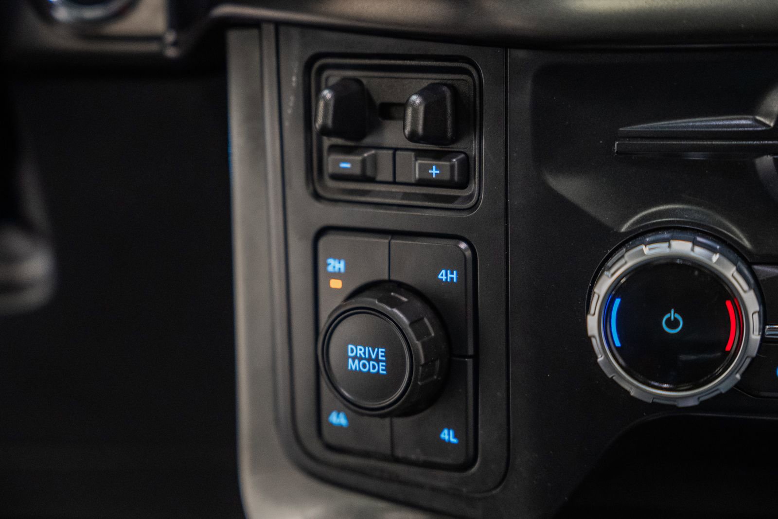 Certified 2023 Ford F150 Lariat w/ Equipment Group 502A High image 27