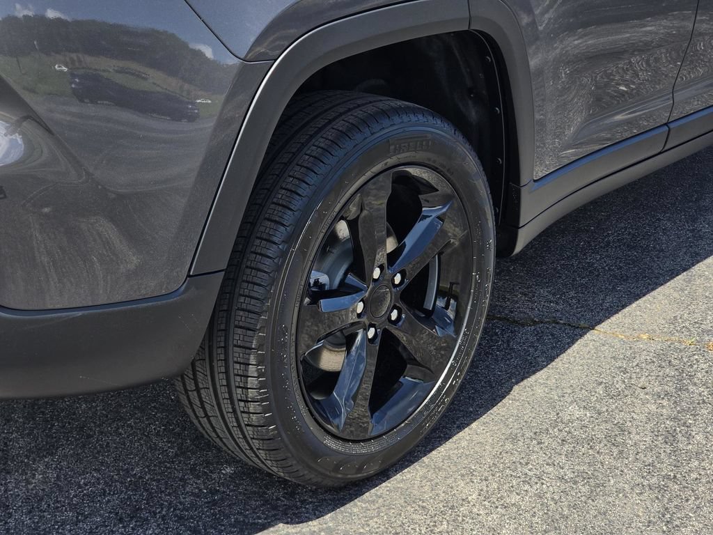 New 2026 Jeep Grand Cherokee Limited w/ Limited Altitude Package RWD image 9