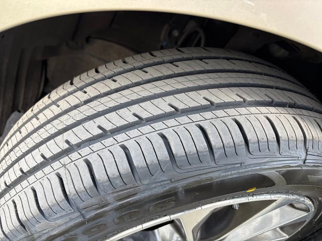 Used 2016 Toyota Avalon XLE Plus FWD image 27