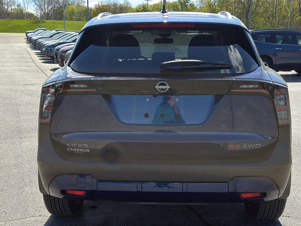 Used 2025 Nissan Kicks SR AWD/4WD image 7