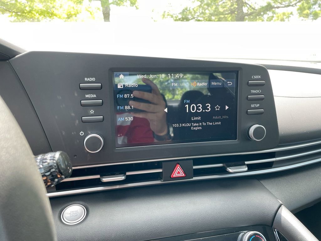 Used 2025 Hyundai Elantra Blue image 43