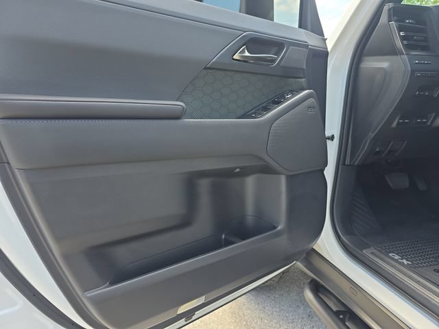 Used 2025 Lexus GX 550 AWD/4WD image 17