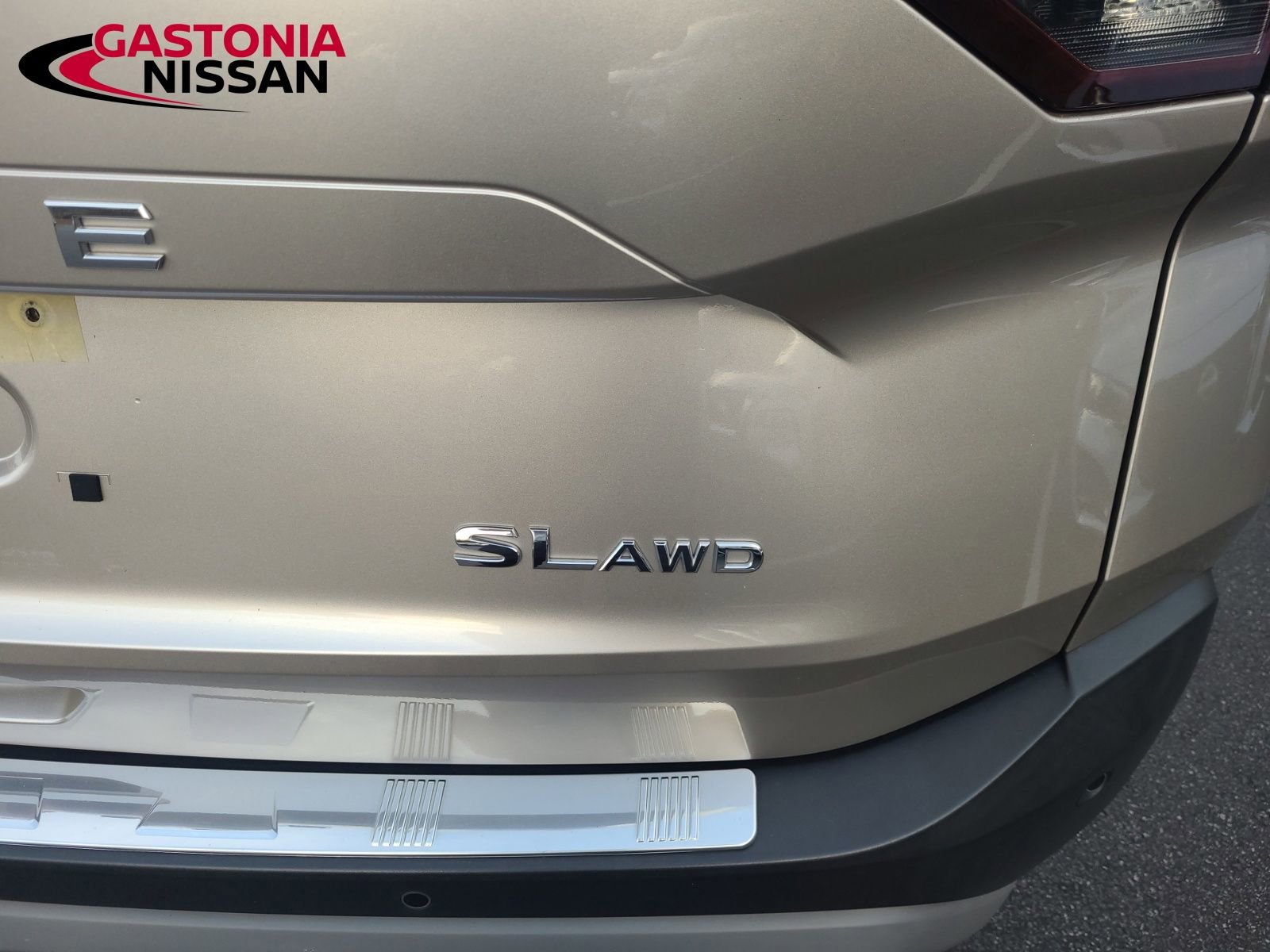 Used 2021 Nissan Rogue SL w/ Premium Package image 11