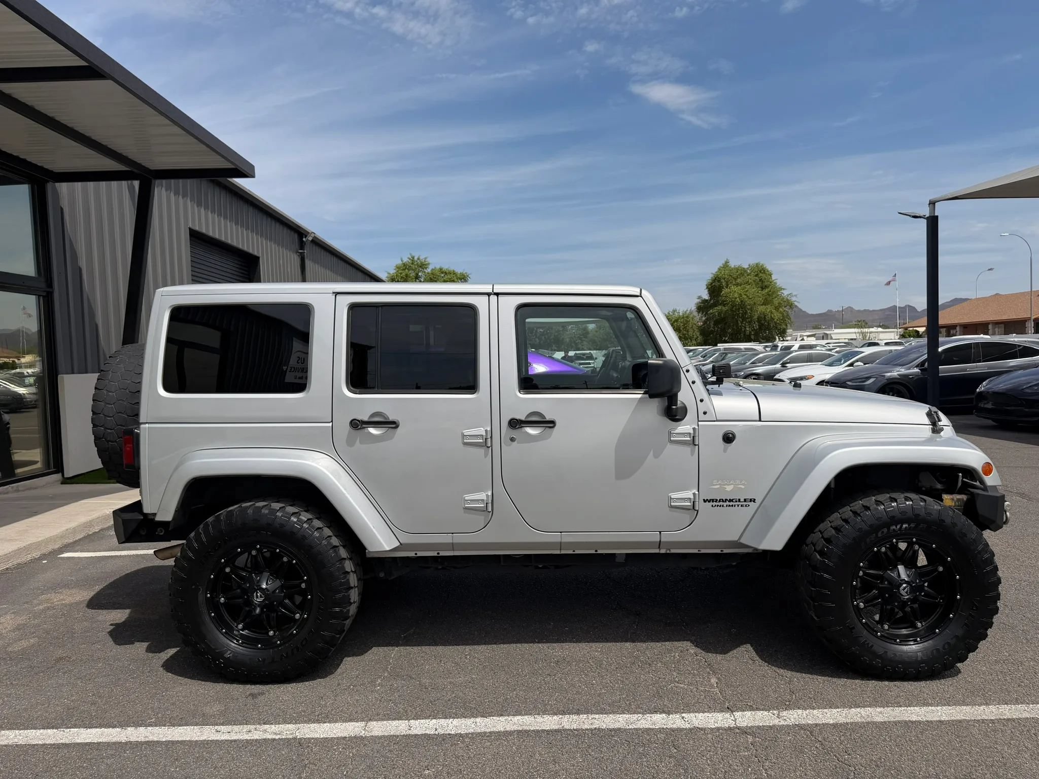 Used 2012 Jeep Wrangler Unlimited Sahara w/ Connectivity Group AWD/4WD image 12