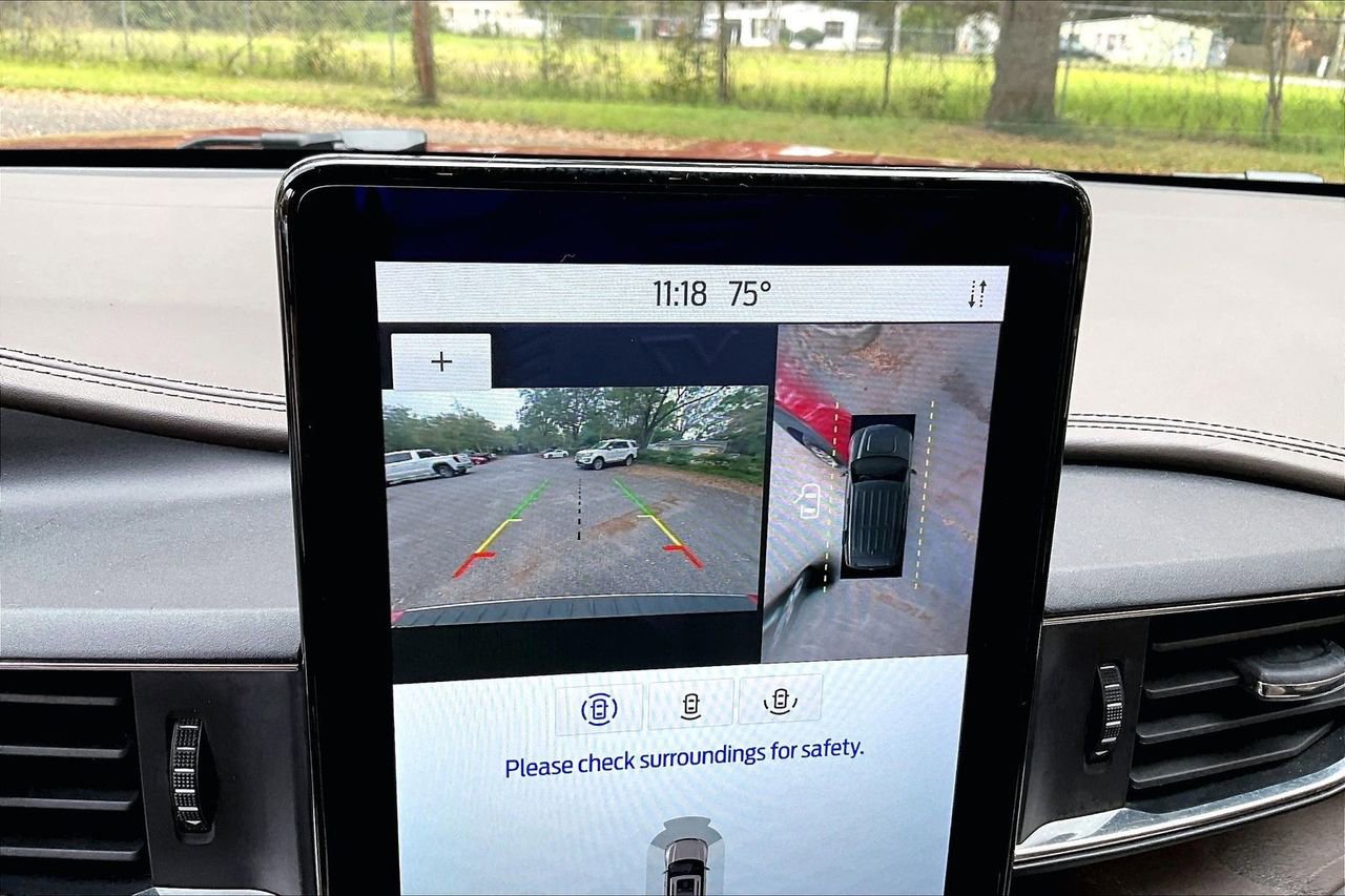 Used 2020 Ford Explorer Platinum w/ Premium Technology Package image 13