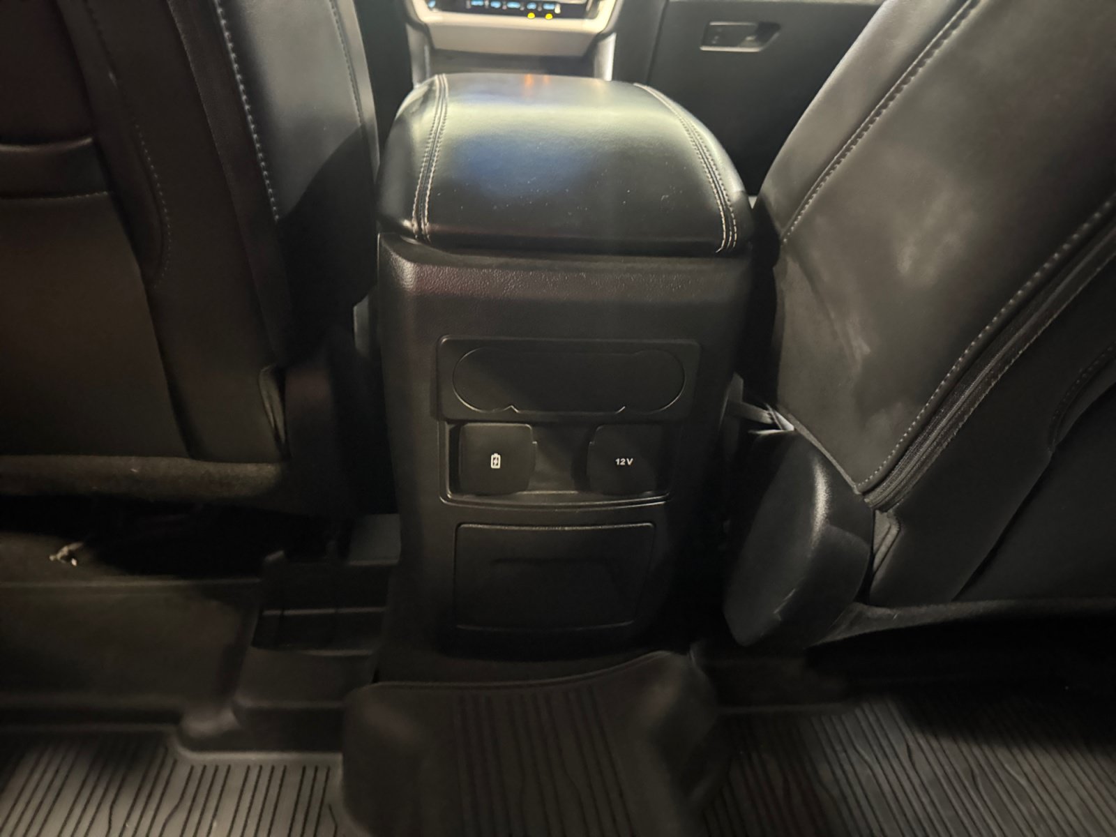 Used 2023 Ford Explorer XLT w/ Equipment Group 202A RWD image 33
