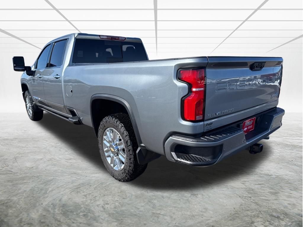 Used 2024 Chevrolet Silverado 3500 High Country w/ High Country Premium Package image 3