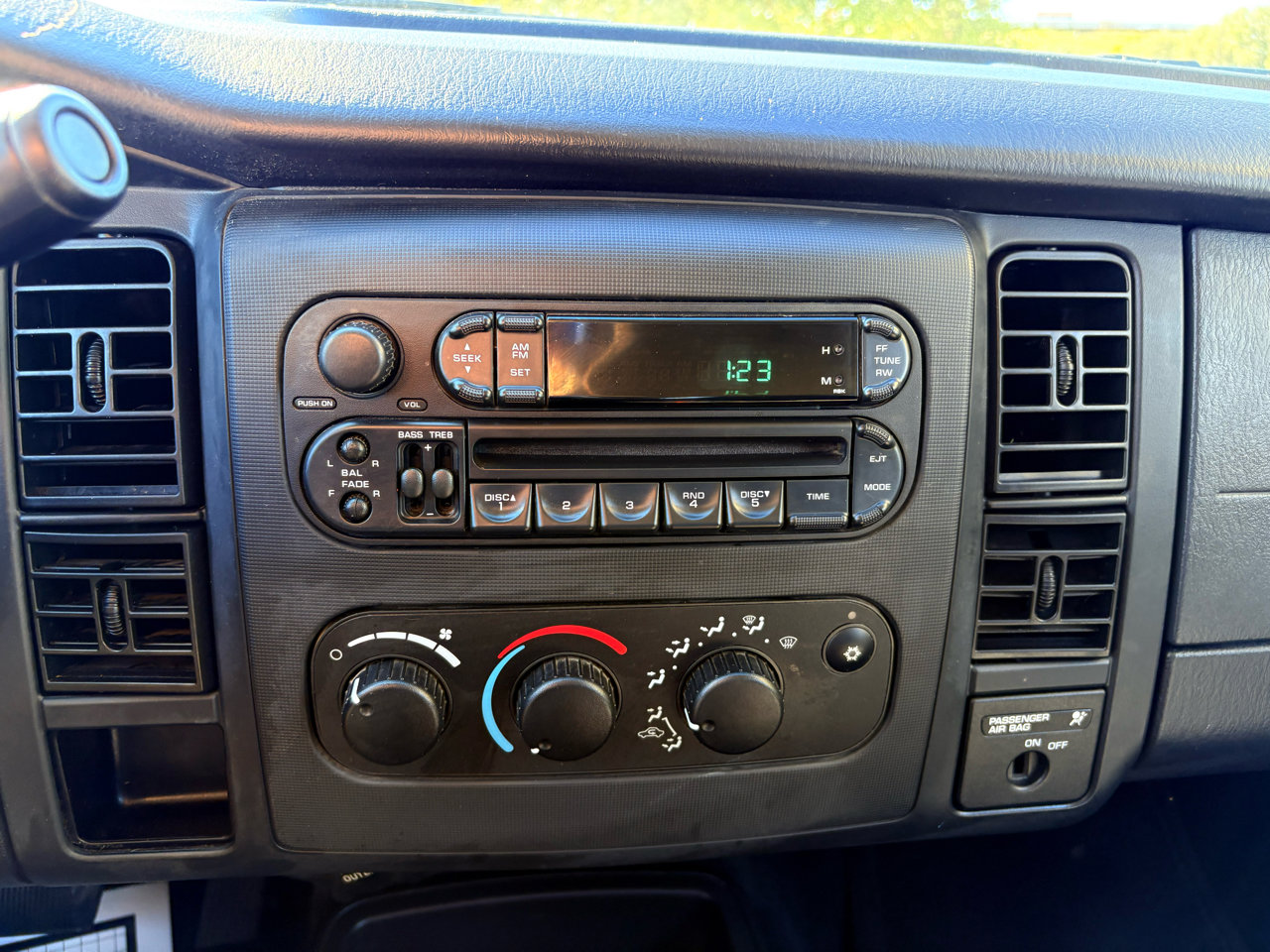 Used 2004 Dodge Dakota 2WD Club Cab w/ Tire & Handling Group image 37