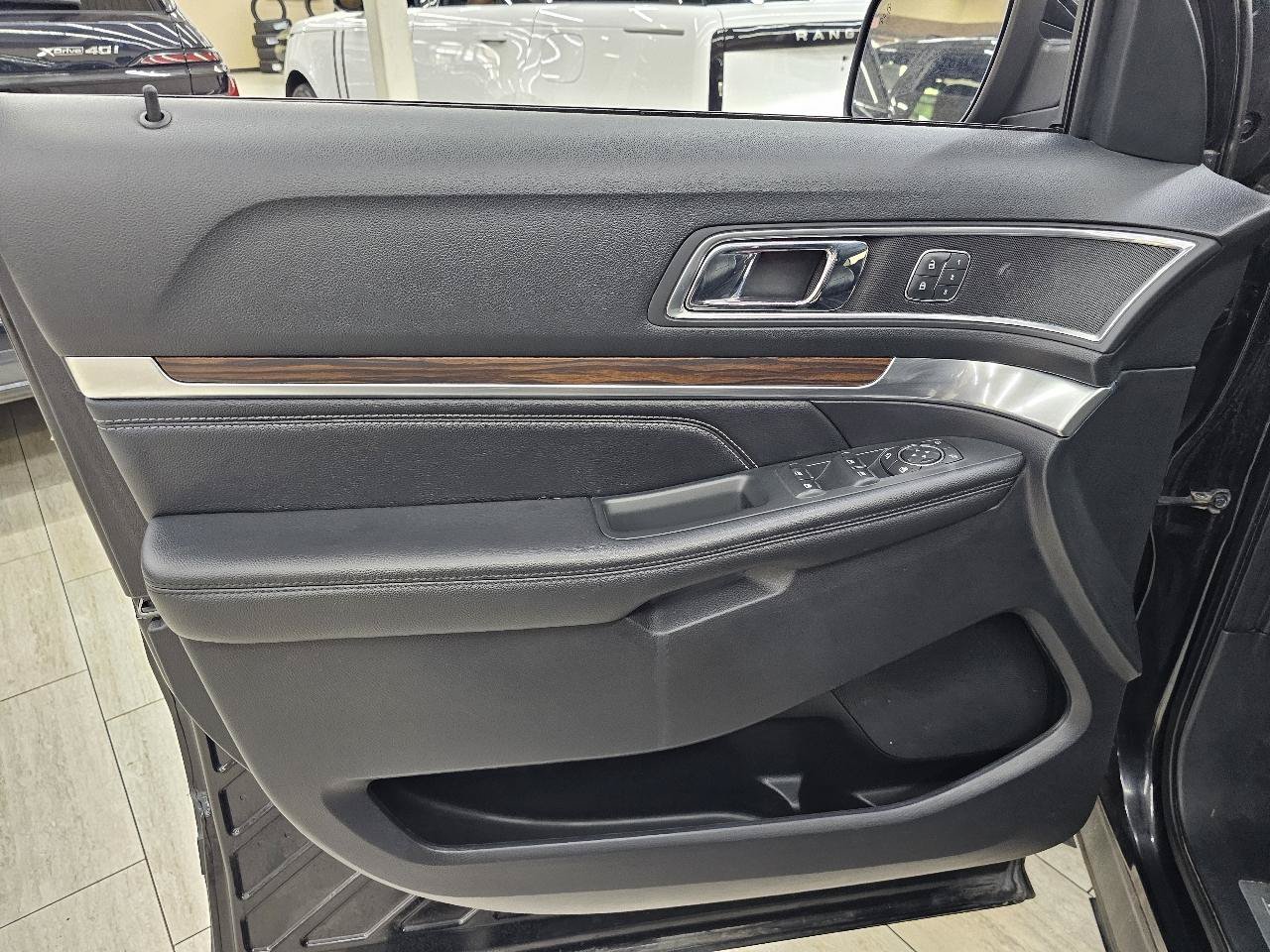Used 2019 Ford Explorer Limited w/ Class III Trailer Tow Package FWD image 40