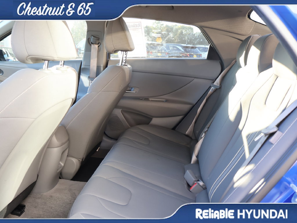 Certified 2025 Hyundai Elantra SEL FWD image 17
