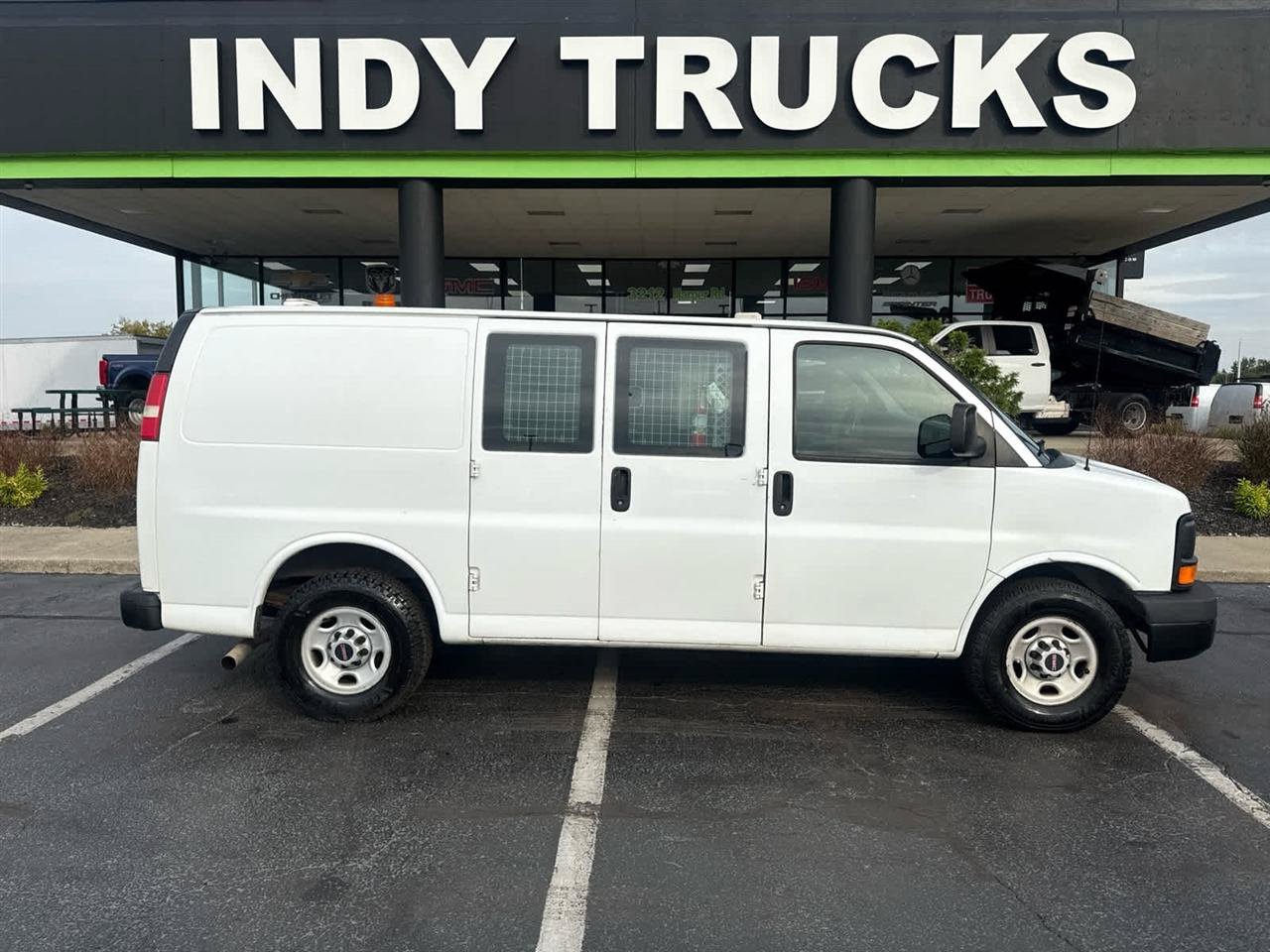 Used 2014 GMC Savana 3500 RWD image 1