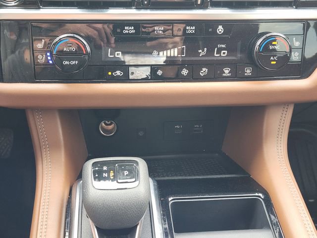 Used 2023 Nissan Pathfinder Platinum image 19