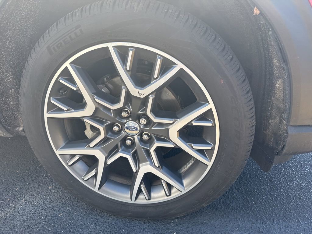 Used 2025 Ford Explorer Platinum w/ Ultimate Package image 7