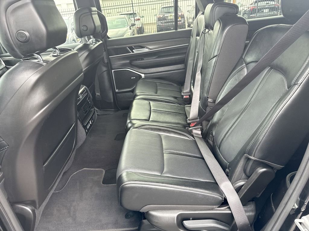 Used 2024 Jeep Wagoneer L Series III w/ Flexible Seating Group image 25